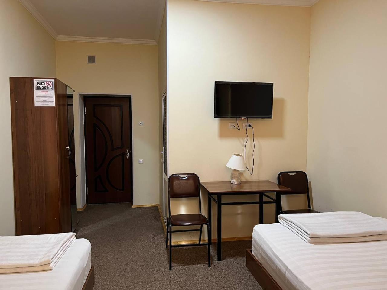 Orom Hotel Fergana Bagian luar foto
