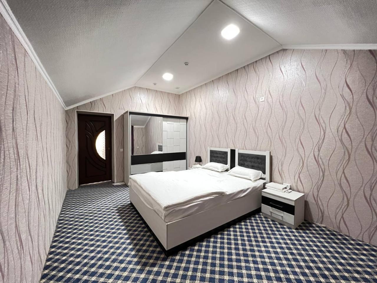 Orom Hotel Fergana Bagian luar foto