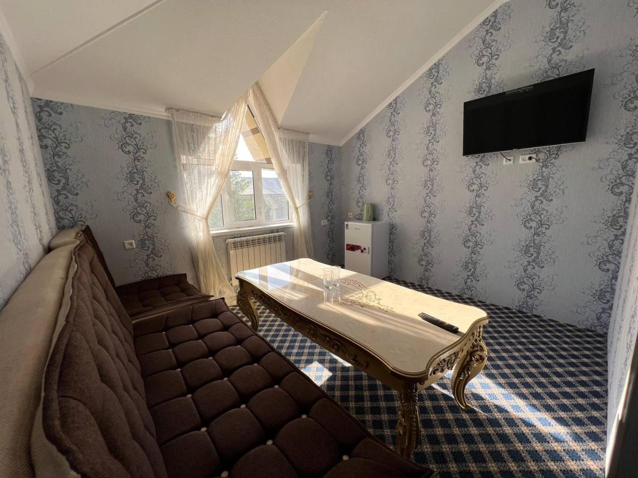 Orom Hotel Fergana Bagian luar foto