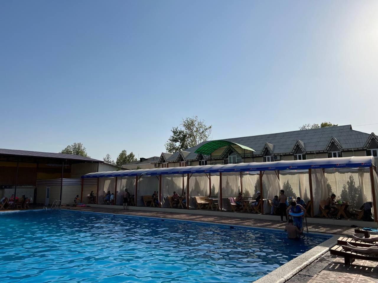 Orom Hotel Fergana Bagian luar foto