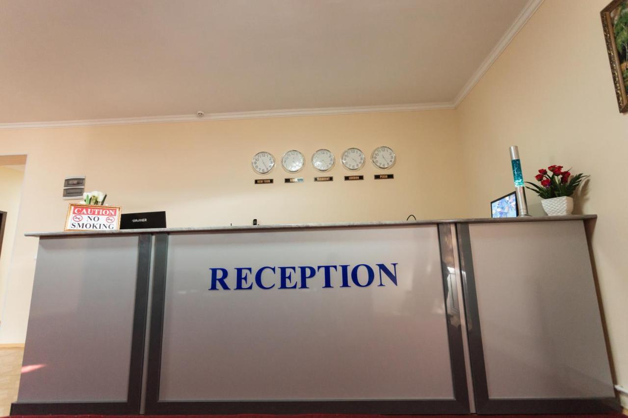 Orom Hotel Fergana Bagian luar foto