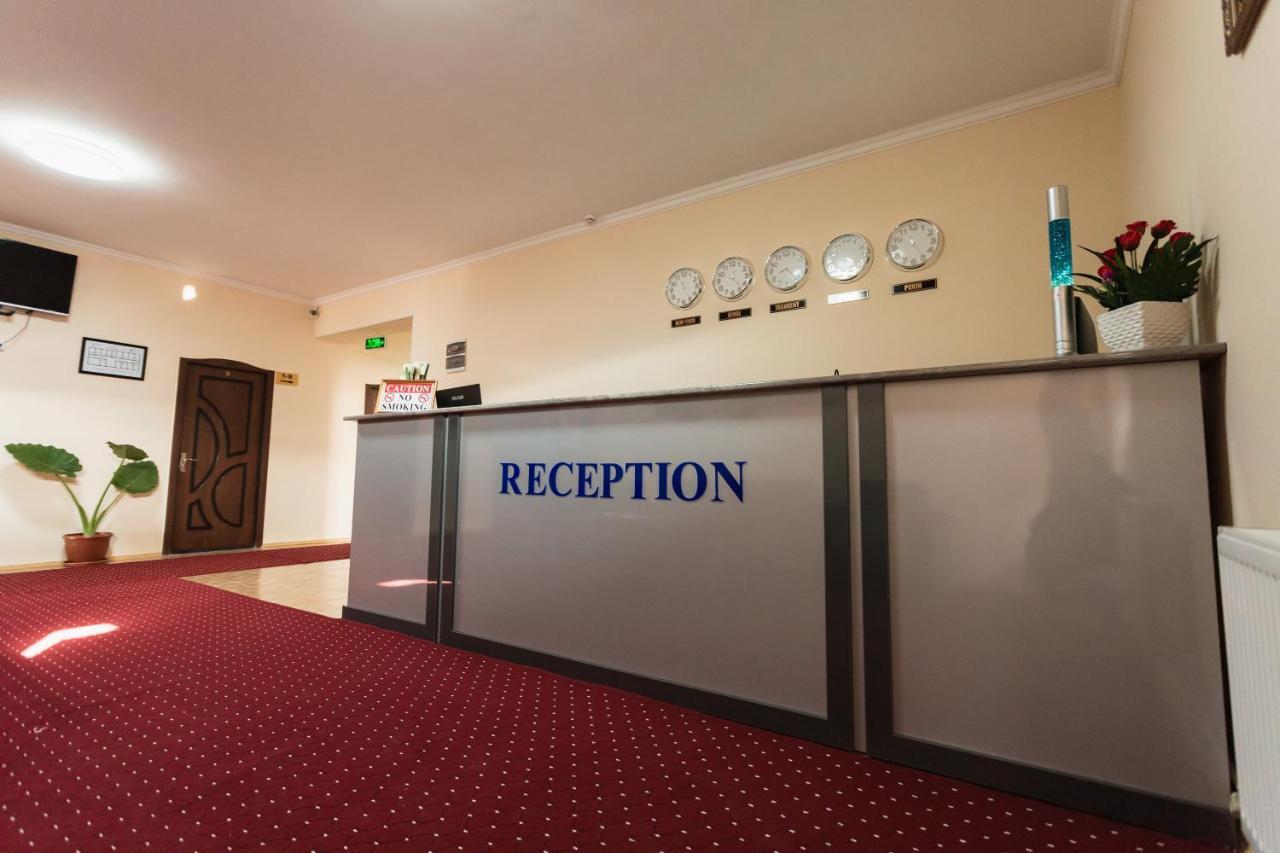 Orom Hotel Fergana Bagian luar foto