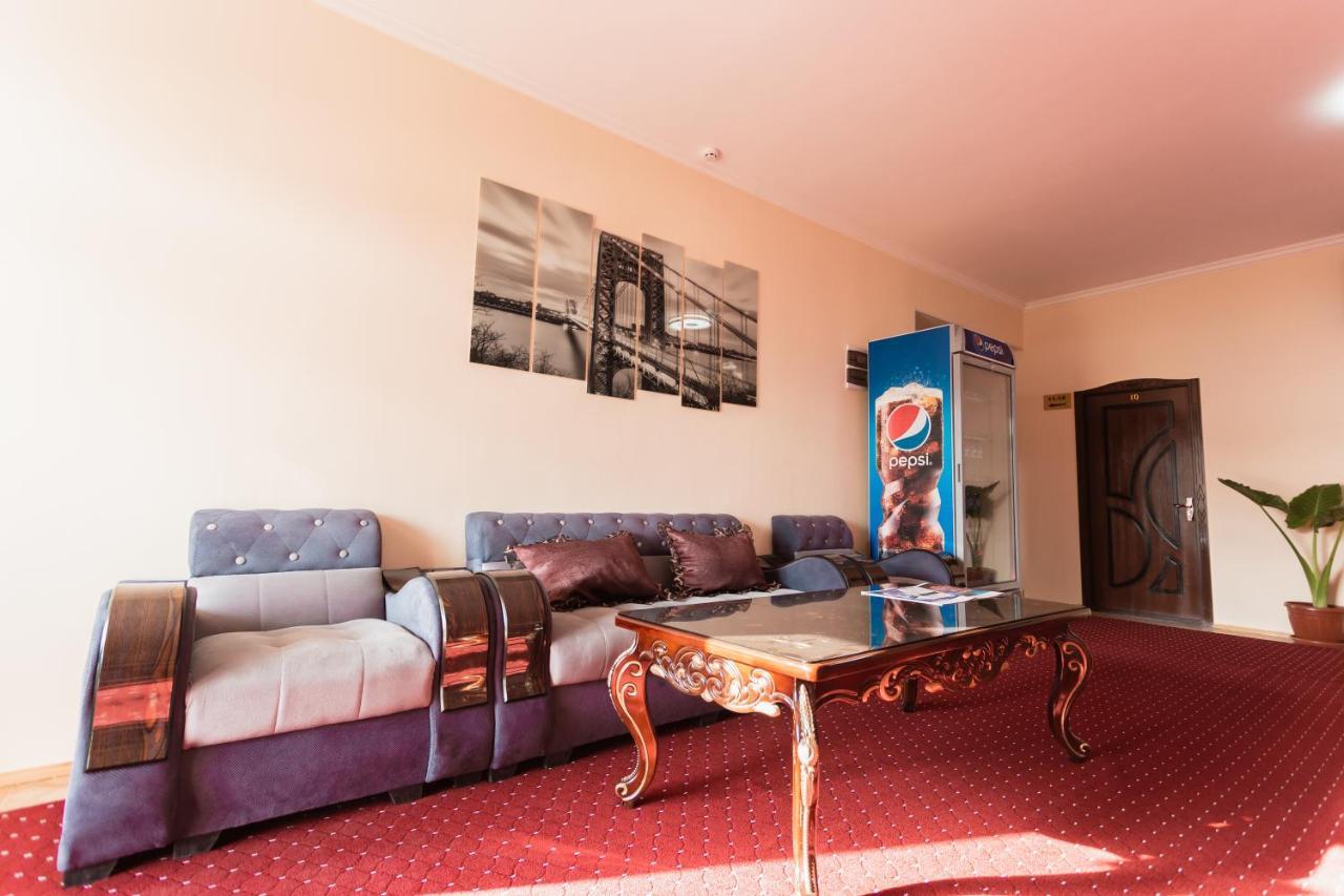 Orom Hotel Fergana Bagian luar foto