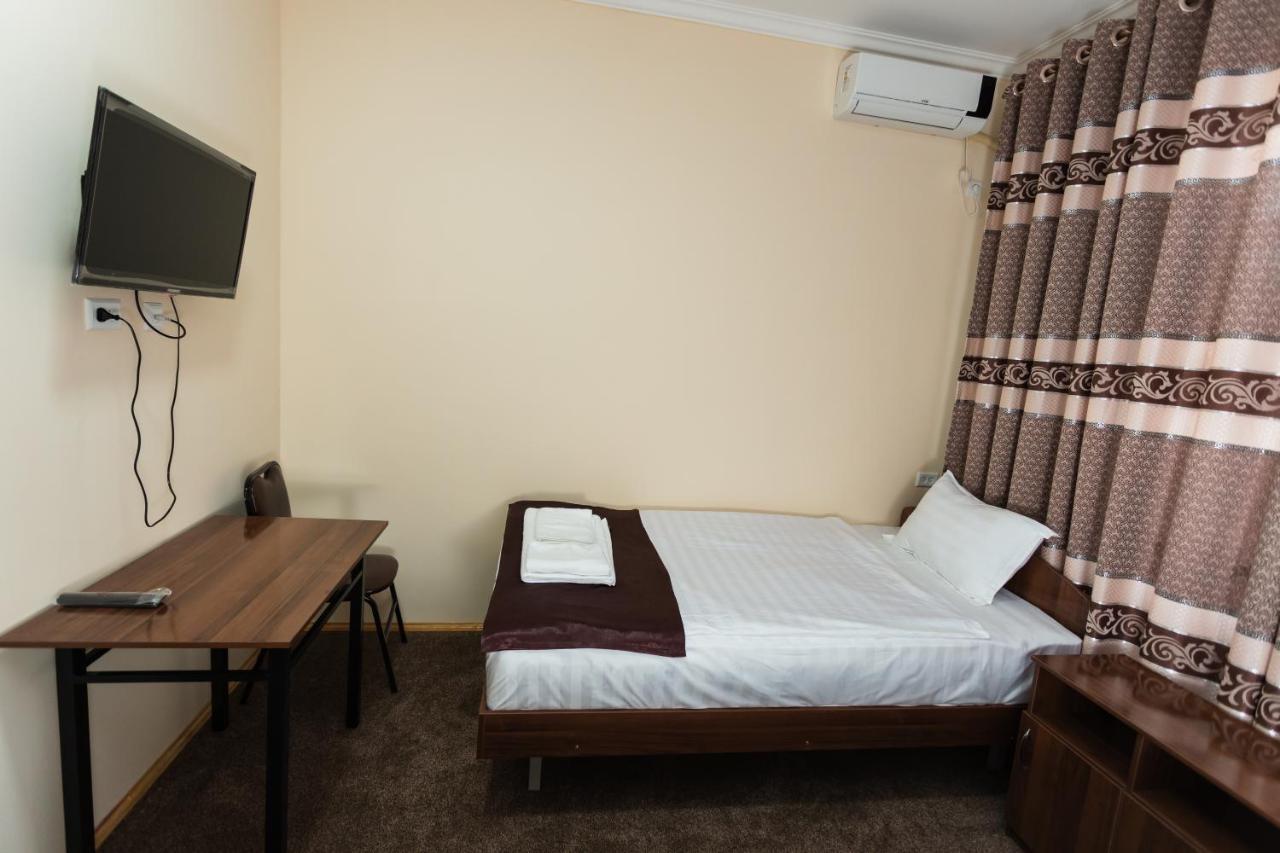 Orom Hotel Fergana Bagian luar foto