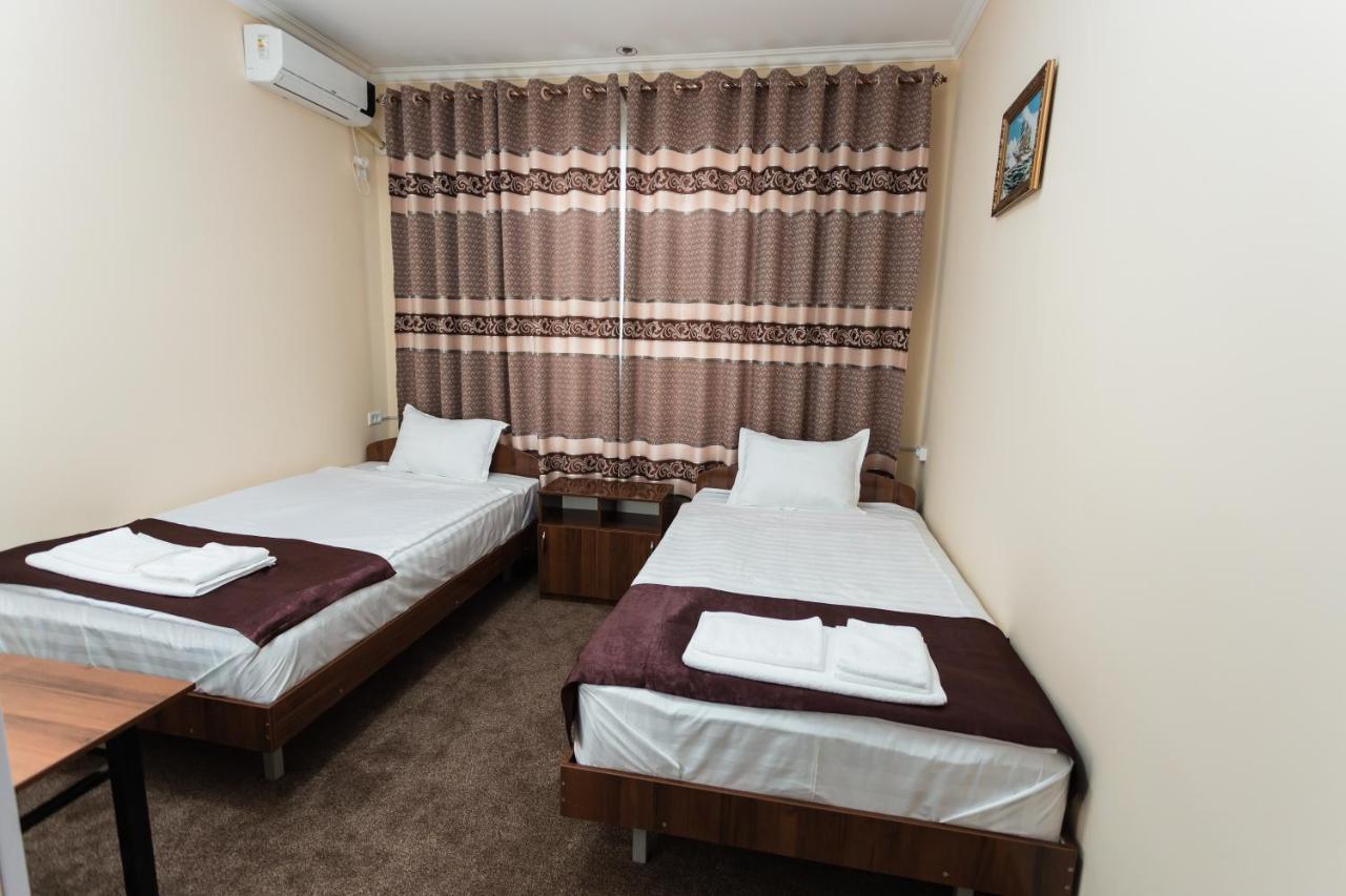 Orom Hotel Fergana Bagian luar foto